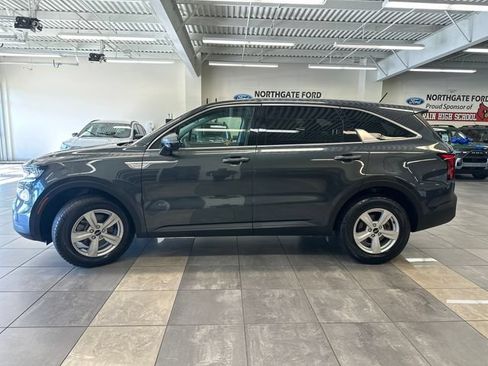 Used 2023 Kia Sorento LX FWD image 15
