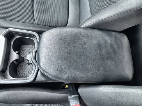 Used 2021 Toyota RAV4 LE image 28