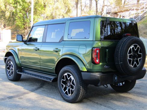 New 2025 Ford Bronco Outer Banks image 2
