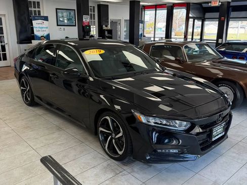 Used 2019 Honda Accord Sport image 3