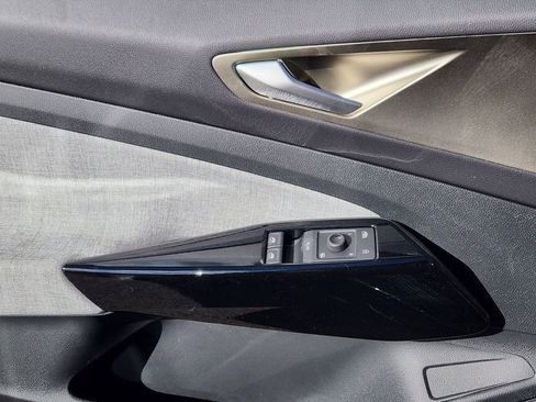New 2026 Volkswagen ID.4 Pro image 3