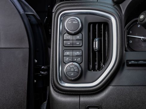 Used 2022 GMC Sierra 3500 Denali w/ Denali Ultimate Package image 22