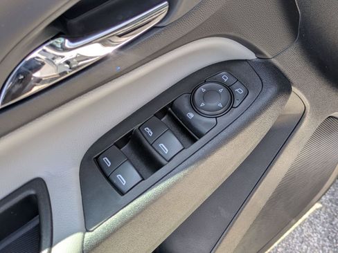 Used 2023 Chevrolet Equinox LS w/ LS Convenience Package FWD image 11