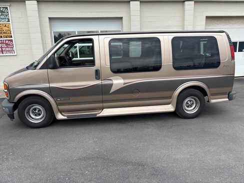 Used 2001 Chevrolet Express 1500 image 4