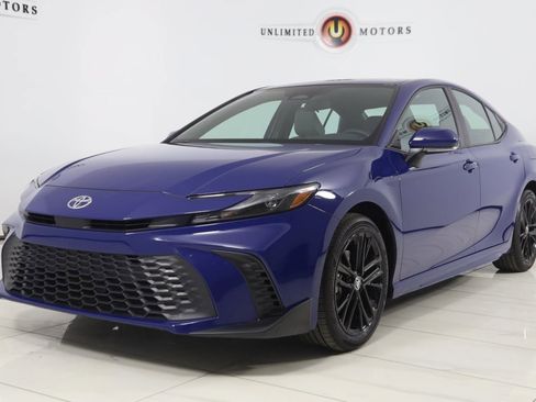 Used 2025 Toyota Camry SE image 5