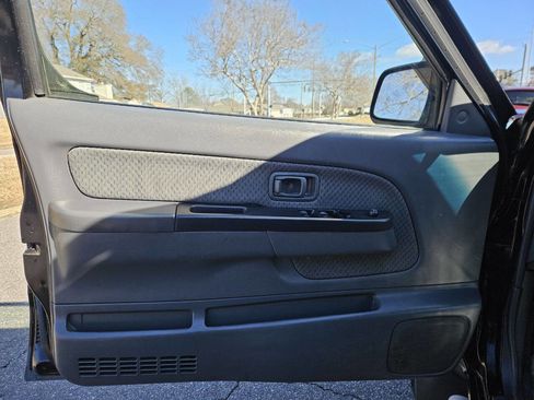Used 2003 Nissan Xterra XE image 12