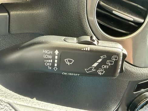 Used 2017 Volkswagen Tiguan Limited image 12