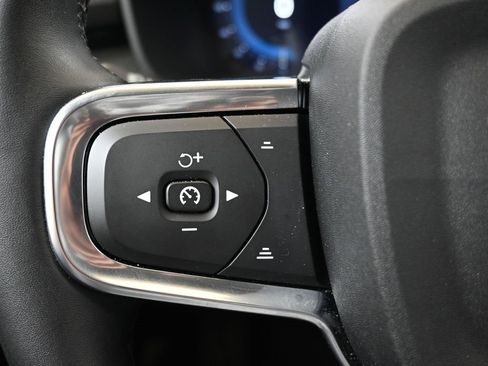 Certified 2025 Volvo XC40 B5 Core image 26