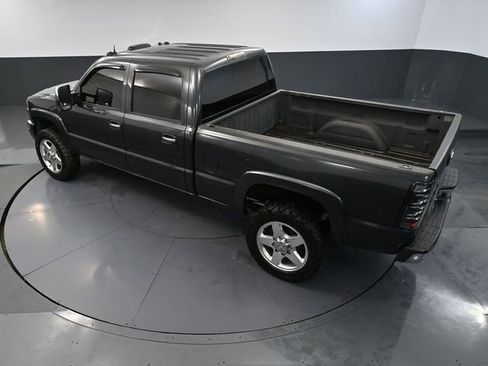 Used 2004 GMC Sierra 2500 SLT w/ Heavy-Duty Power Package image 53