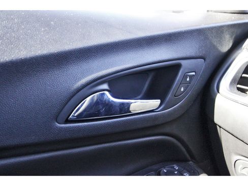 Used 2020 Chevrolet Equinox LT image 22