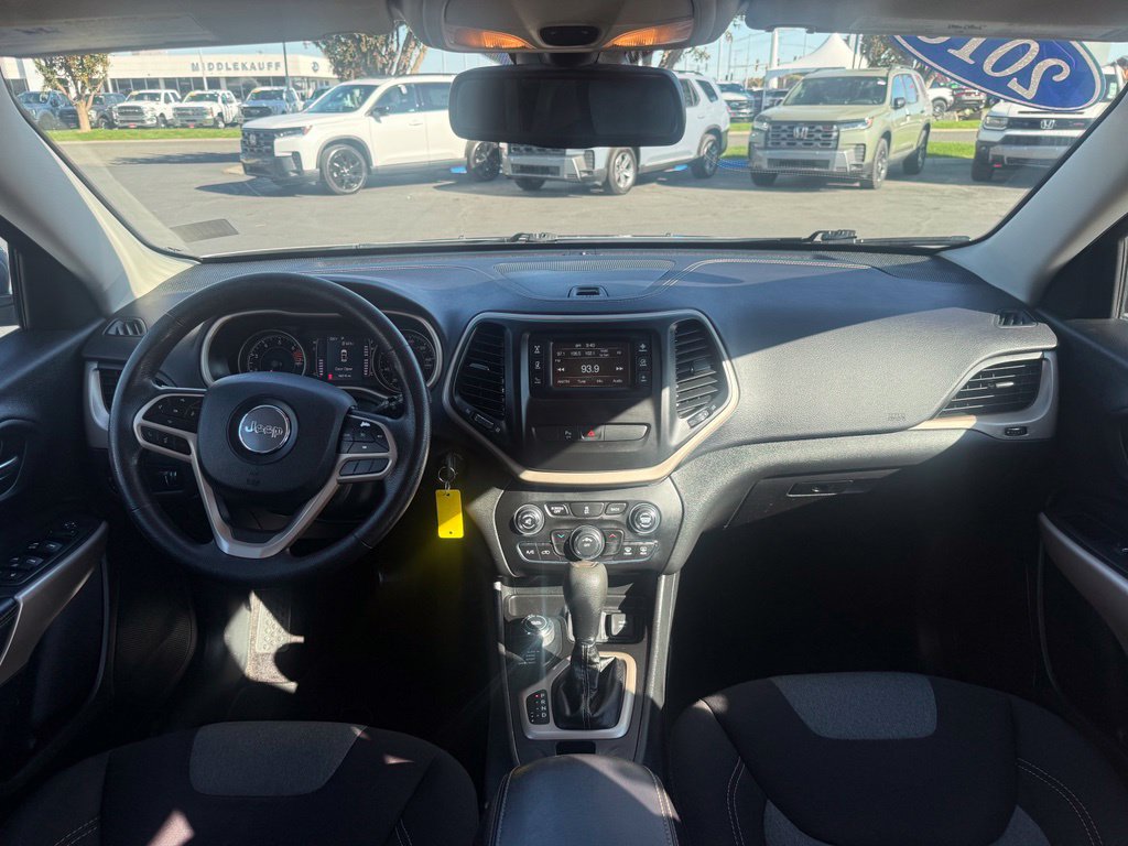 Used 2018 Jeep Cherokee Latitude w/ Safety Group AWD/4WD image 50