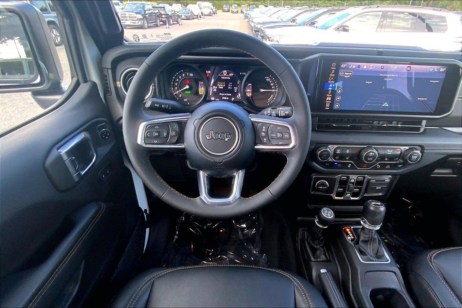 Used 2024 Jeep Wrangler Unlimited Sahara w/ Technology Group AWD/4WD image 5