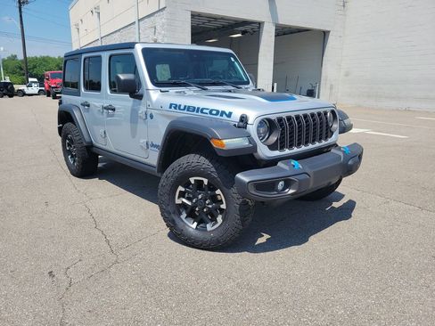 Used 2024 Jeep Wrangler Unlimited Rubicon 4xe AWD/4WD image 24