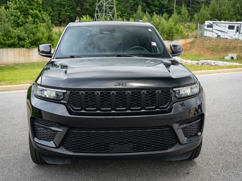 Used 2022 Jeep Grand Cherokee Altitude AWD/4WD image 2