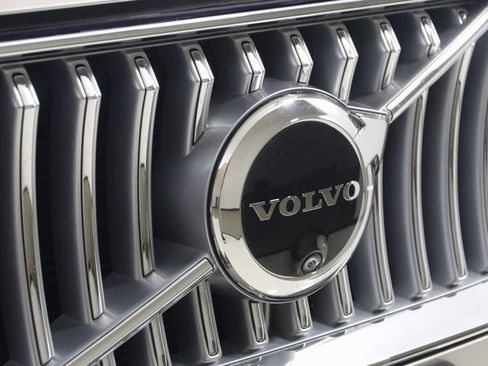 Used 2024 Volvo XC90 B5 Plus image 18