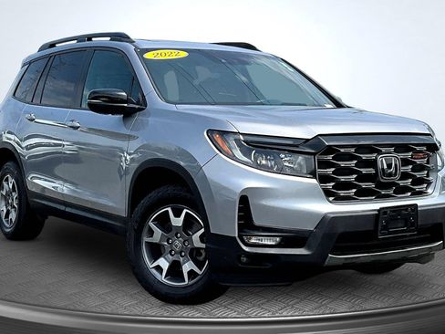 Used 2022 Honda Passport TrailSport image 2
