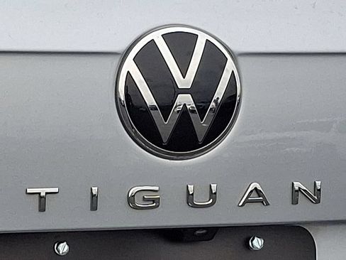 Used 2022 Volkswagen Tiguan SE AWD/4WD image 27