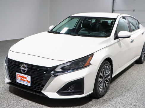 Used 2023 Nissan Altima 2.5 SV image 29