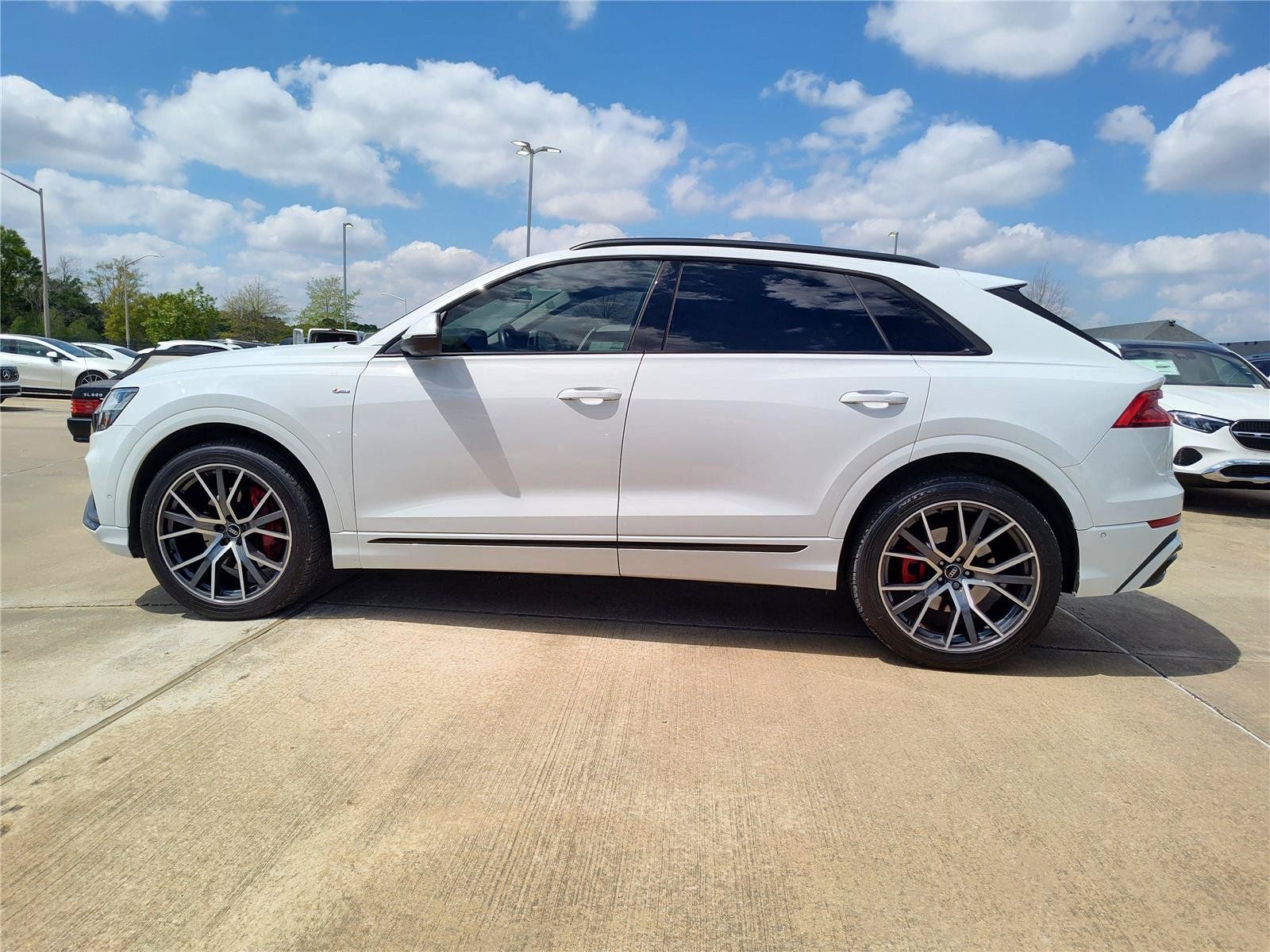 Used 2019 Audi Q8 Prestige w/ Adaptive Chassis Package AWD/4WD image 3