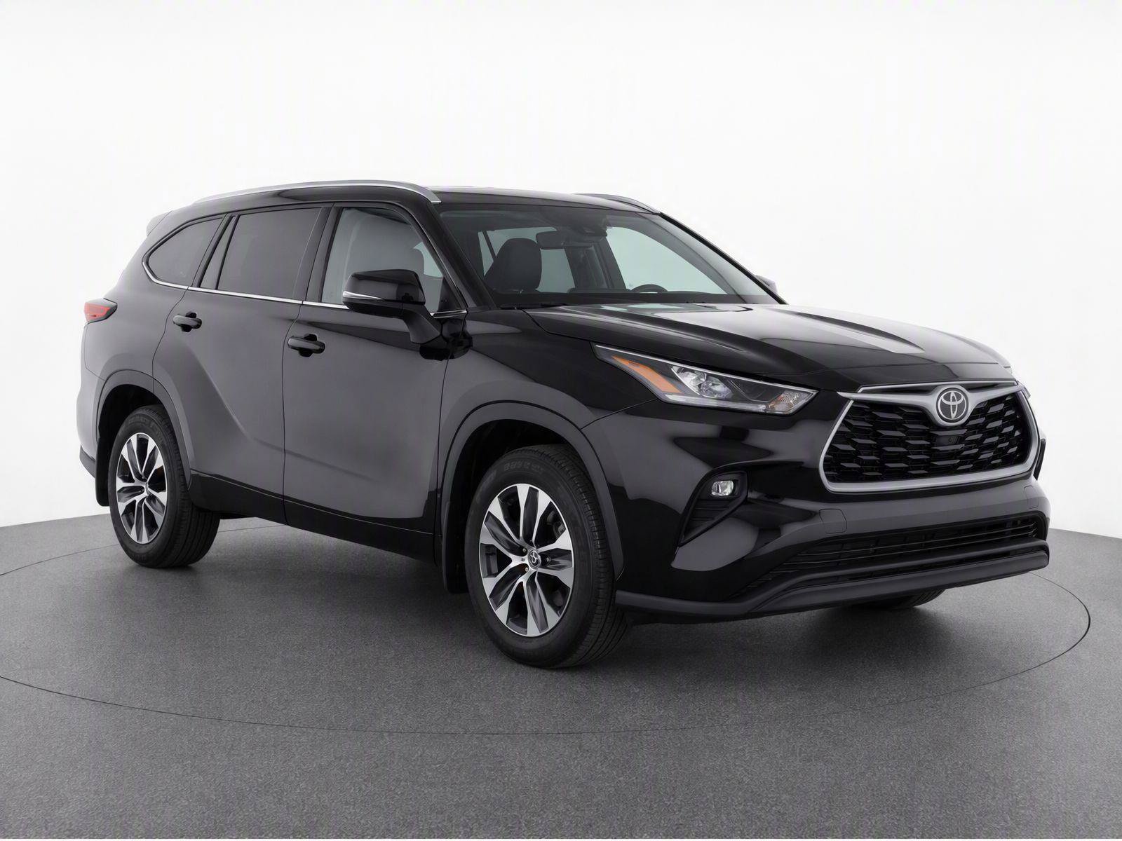 Used 2021 Toyota Highlander XLE AWD/4WD image 6