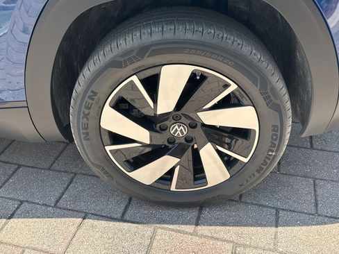 New 2026 Volkswagen Atlas Cross Sport SE FWD image 11