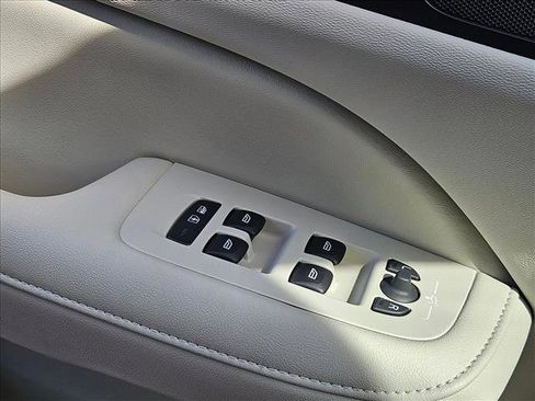 Used 2024 Volvo S60 B5 Plus w/ Climate Package FWD image 7