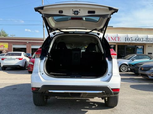 Used 2018 Nissan Rogue SV AWD/4WD image 5