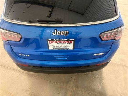 Certified 2019 Jeep Compass Latitude w/ Cold Weather Group AWD/4WD image 16