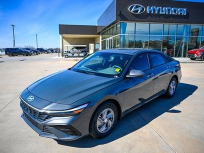 New 2026 Hyundai Elantra SE