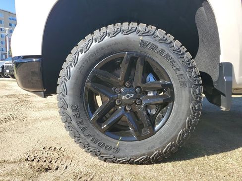 New 2026 Chevrolet Silverado 1500 Custom Trail Boss w/ LPO, Dark Essentials Package AWD/4WD image 6
