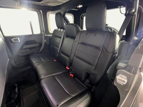 Used 2021 Jeep Wrangler Unlimited Sahara image 24