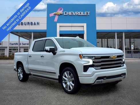 Used 2022 Chevrolet Silverado 1500 High Country w/ High Country Premium Package AWD/4WD image 3