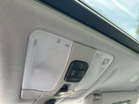 Used 2000 Mercedes-Benz E 320 Sedan image 41