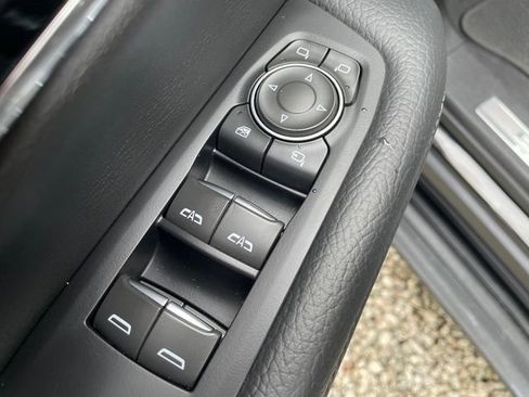 Used 2025 GMC Yukon Denali AWD/4WD image 27
