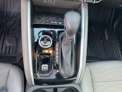 Used 2024 Chevrolet Colorado ZR2 w/ ZR2 Convenience Package III image 23