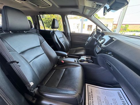Used 2019 Honda Pilot Touring image 17
