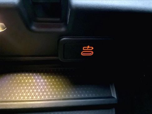 Used 2023 BMW M4 Coupe w/ M Driver's Package image 35