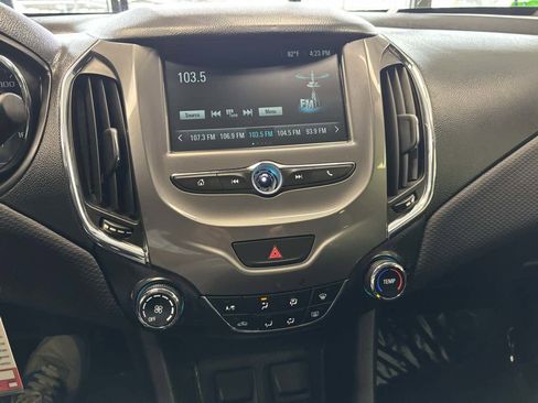 Used 2018 Chevrolet Cruze LT image 16