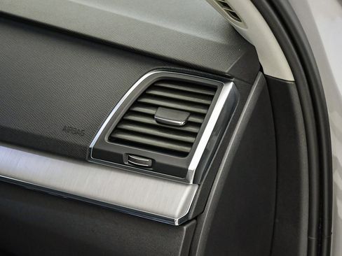 Certified 2025 Volvo XC90 B5 Core image 16