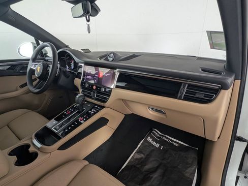 New 2026 Porsche Macan image 19