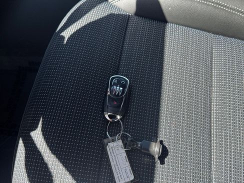 Used 2025 Buick Envista Preferred image 21