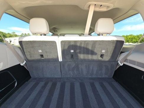 Used 2023 Jeep Wagoneer Series III w/ Preferred Equipment Group image 14