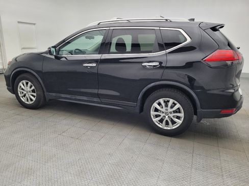 Used 2017 Nissan Rogue SV image 3