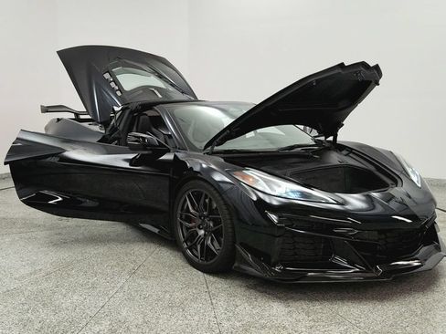 Used 2024 Chevrolet Corvette Z06 w/ Stealth Interior Trim Package RWD image 12