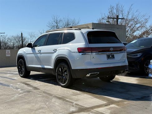 New 2026 Volkswagen Atlas SE image 7
