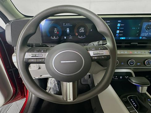 Used 2025 Hyundai Kona SE FWD image 15