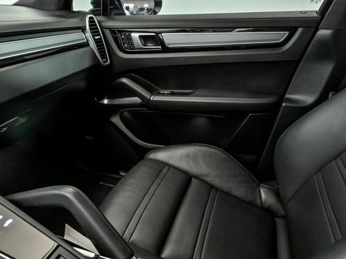 Used 2020 Porsche Cayenne Turbo image 25