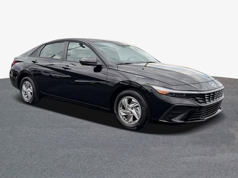 New 2026 Hyundai Elantra SE FWD image 4