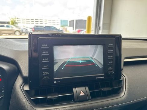 Used 2020 Toyota RAV4 LE FWD image 20