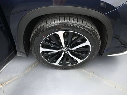 Used 2021 Toyota Highlander XSE FWD image 39
